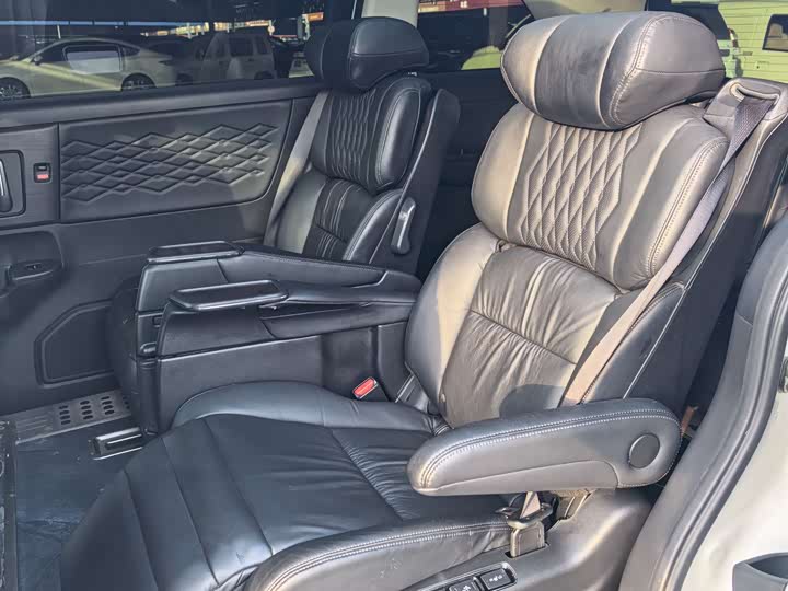 Фото 8 - Honda Elysion