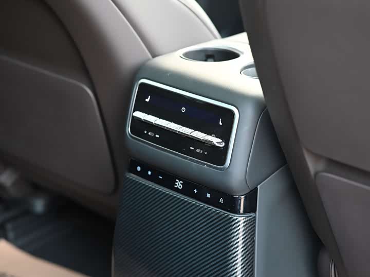 Фото 12 - LiXiang L9