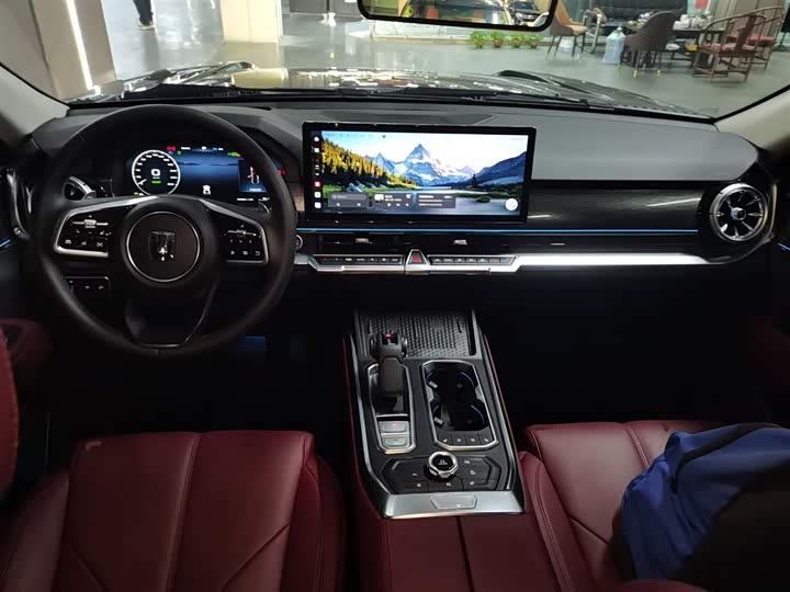 Фото 10 - Tank 400 Hybrid