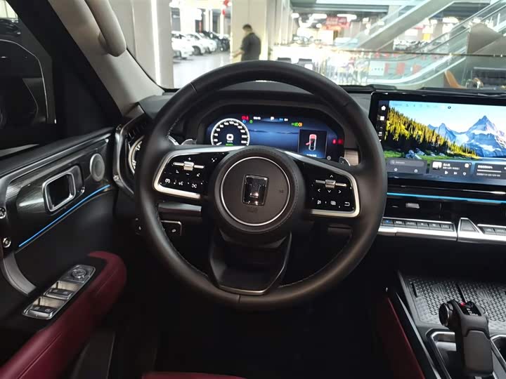 Фото 11 - Tank 400 Hybrid