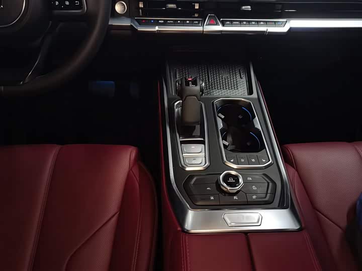 Фото 14 - Tank 400 Hybrid