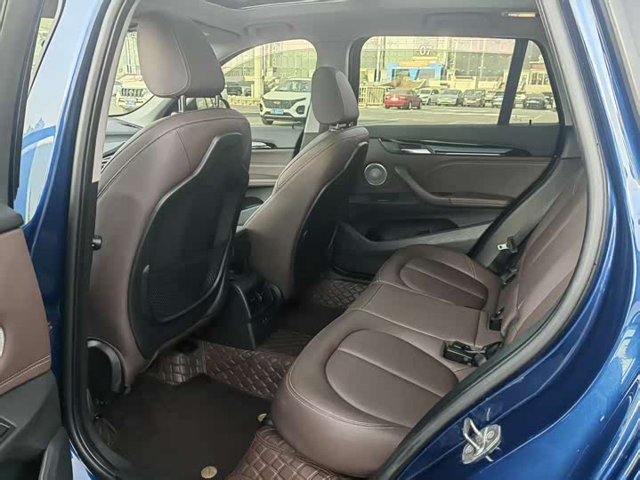 Фото 12 - BMW X1