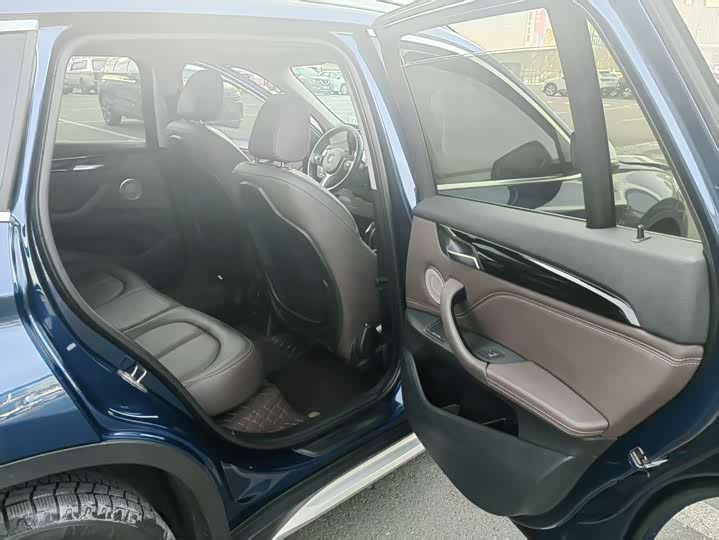 Фото 22 - BMW X1