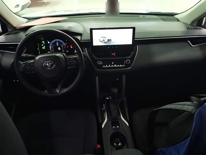 Фото 10 - Toyota Corolla Cross