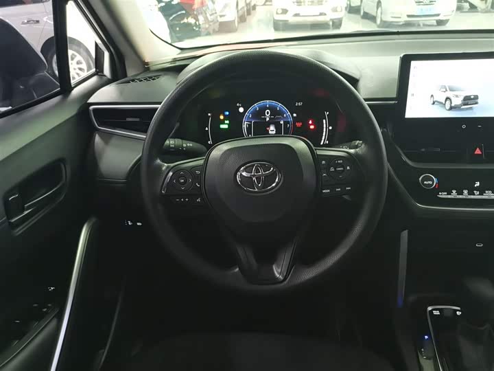 Фото 11 - Toyota Corolla Cross