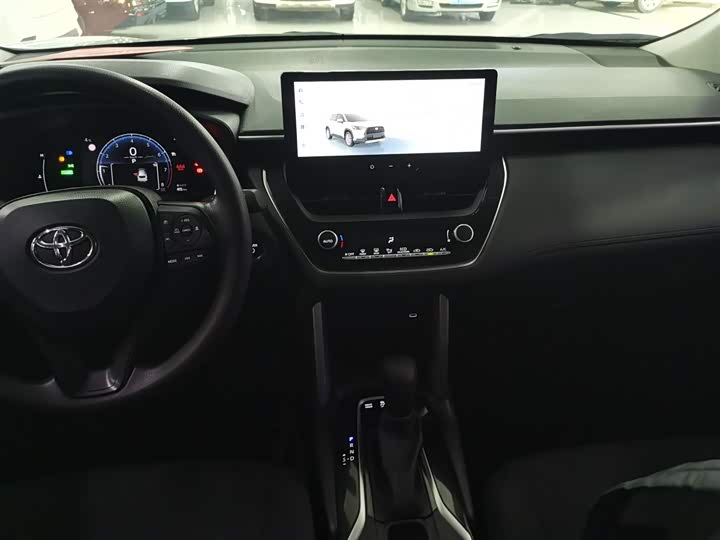 Фото 13 - Toyota Corolla Cross