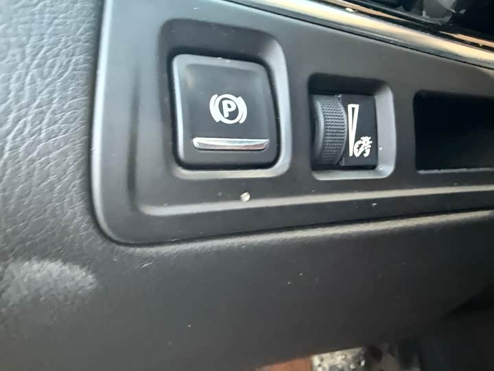 Фото 17 - Cadillac XT6