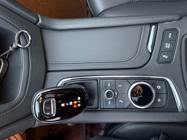 Фото 25 - Cadillac XT6