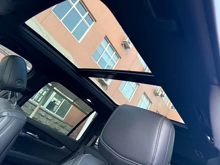 Фото 27 - Cadillac XT6