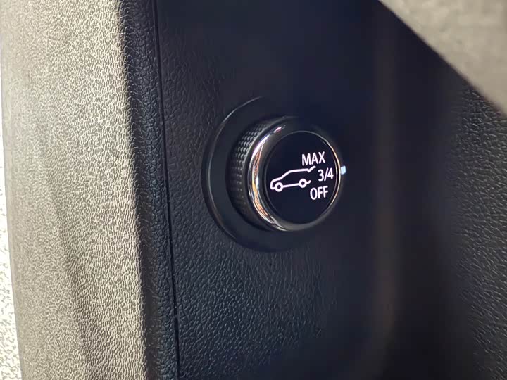 Фото 28 - Cadillac XT6