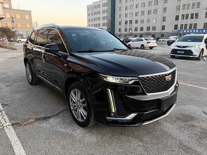 Фото 3 - Cadillac XT6