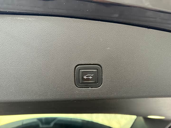 Фото 31 - Cadillac XT6