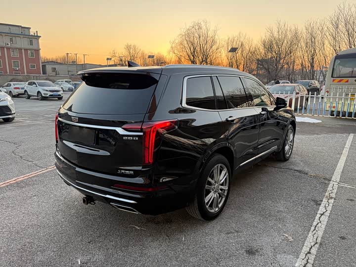 Фото 9 - Cadillac XT6