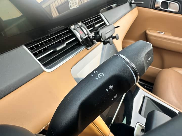 Фото 10 - LiXiang One