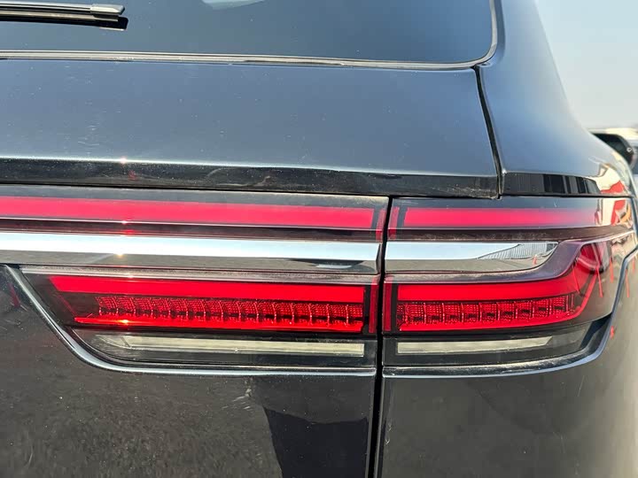 Фото 11 - LiXiang One