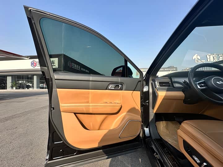 Фото 15 - LiXiang One