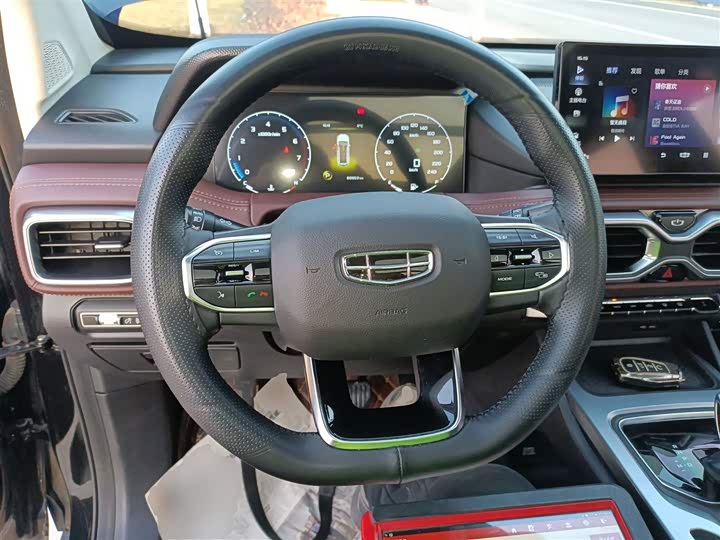 Фото 11 - Geely Okavango