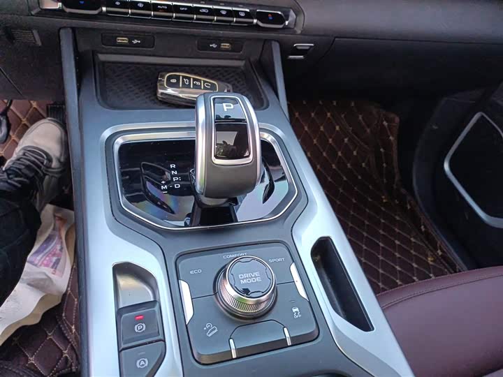 Фото 14 - Geely Okavango