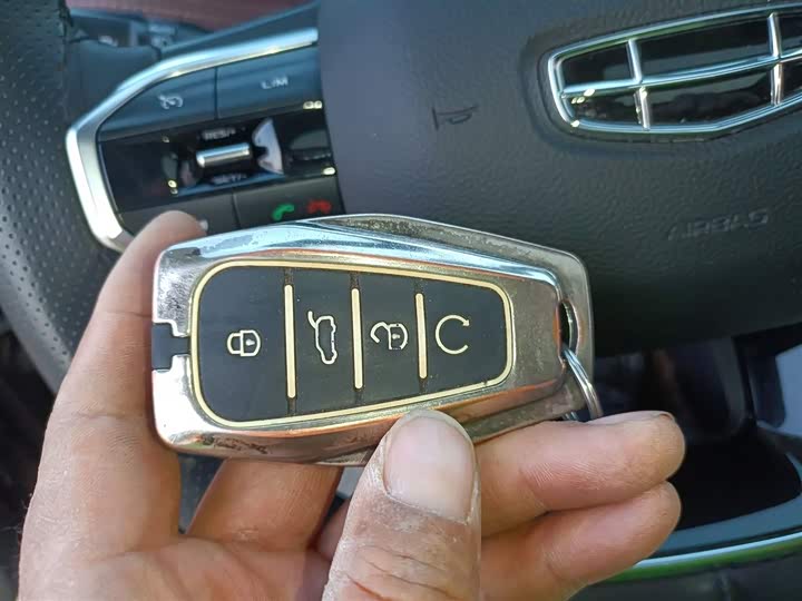 Фото 9 - Geely Okavango