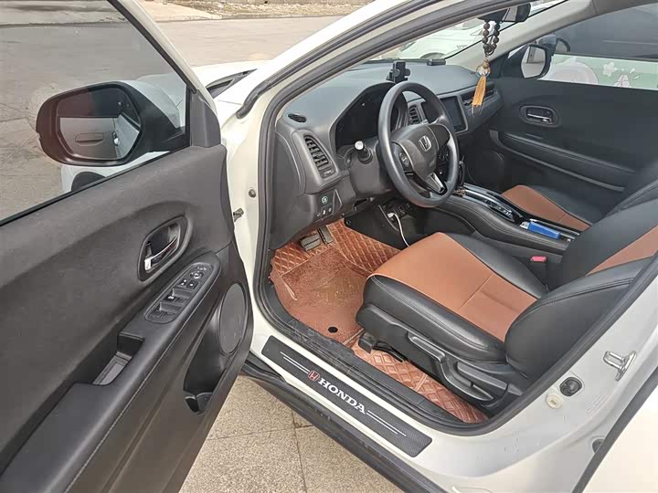 Фото 14 - Honda Vezel