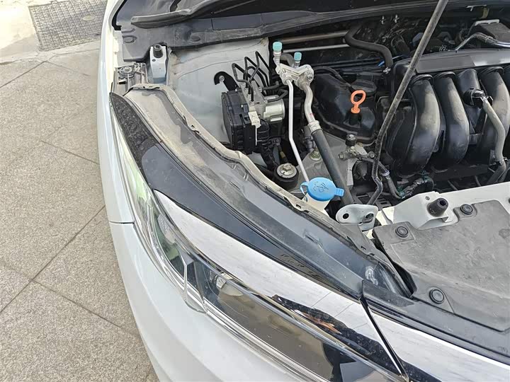 Фото 21 - Honda Vezel