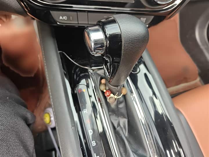 Фото 7 - Honda Vezel