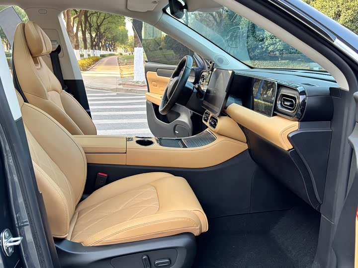 Фото 10 - Leapmotor C11