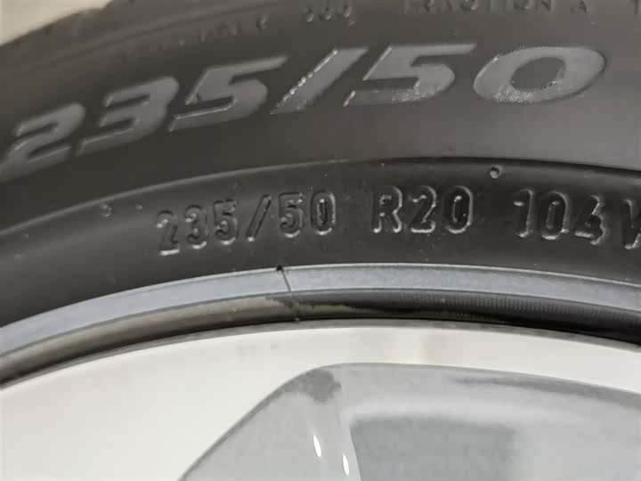 Фото 24 - Land Rover Discovery Sport Hybrid