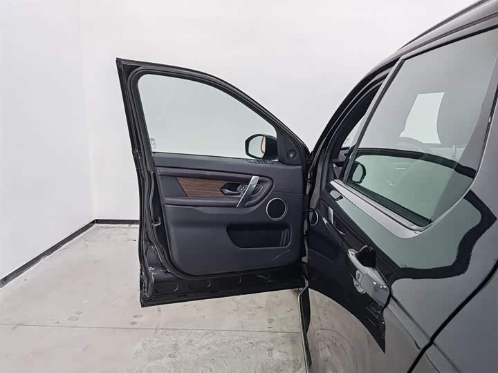 Фото 8 - Land Rover Discovery Sport Hybrid