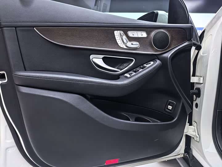 Фото 11 - Mercedes-Benz GLC-Class