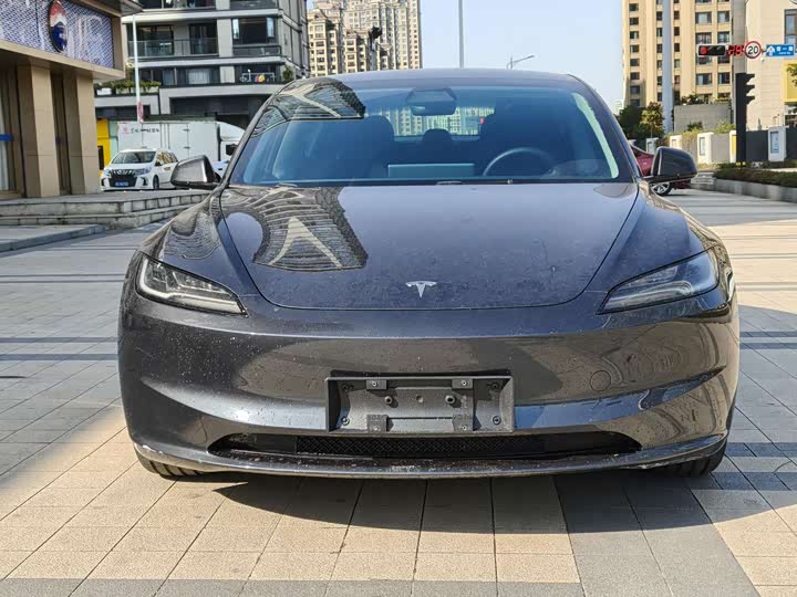 Фото 1 - Tesla Model 3