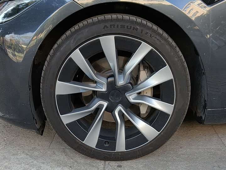 Фото 11 - Tesla Model 3