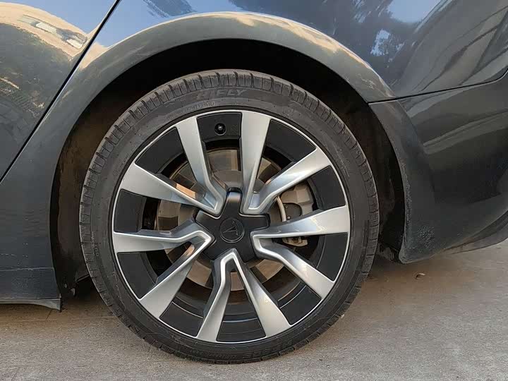 Фото 12 - Tesla Model 3