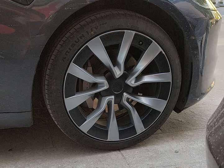 Фото 13 - Tesla Model 3