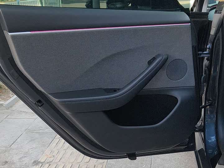 Фото 15 - Tesla Model 3