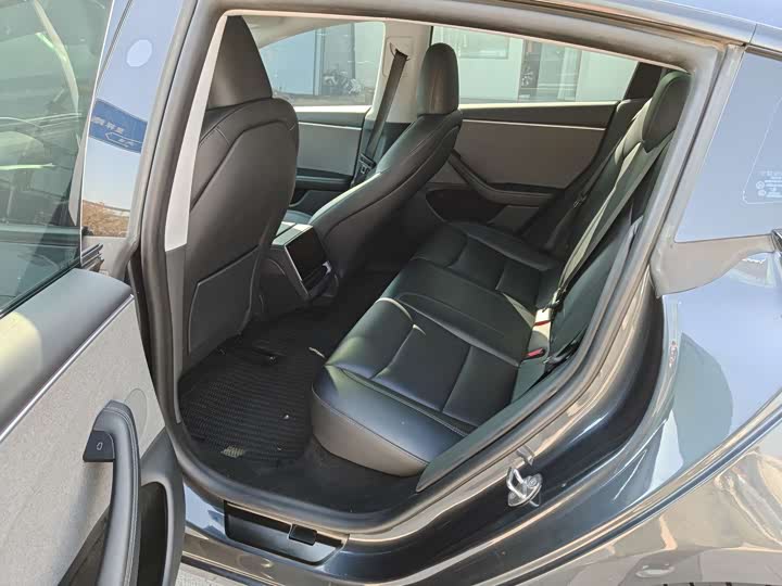 Фото 6 - Tesla Model 3