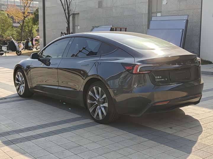 Фото 7 - Tesla Model 3