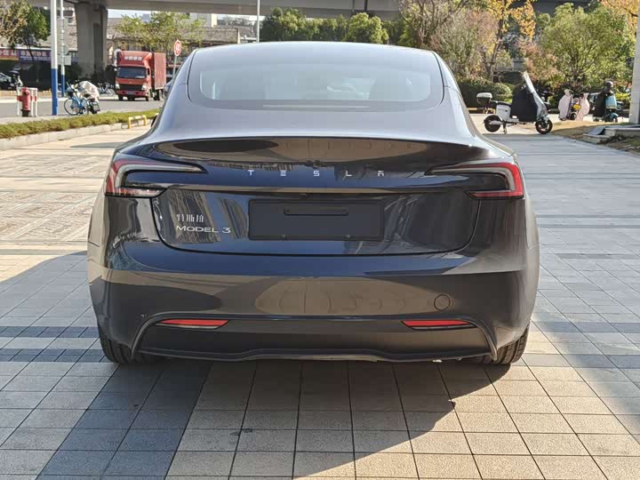 Фото 8 - Tesla Model 3
