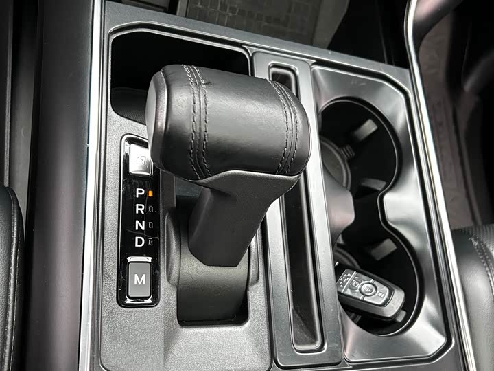 Фото 13 - Ford F-150 Raptor