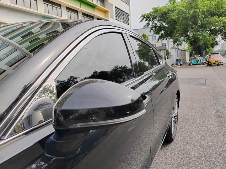 Фото 4 - Hongqi H5