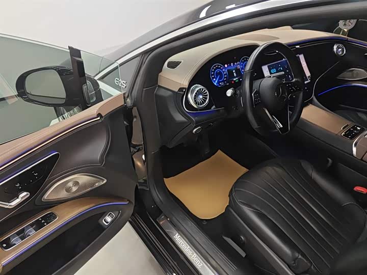 Фото 16 - Mercedes-Benz EQS