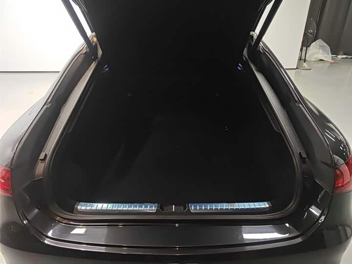 Фото 19 - Mercedes-Benz EQS