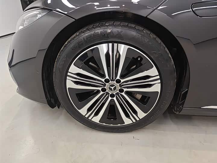 Фото 23 - Mercedes-Benz EQS