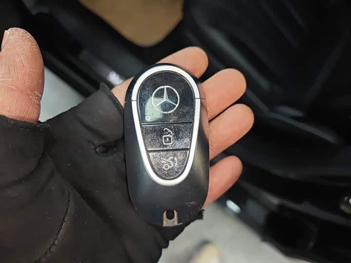 Фото 9 - Mercedes-Benz EQS