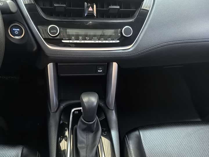 Фото 10 - Toyota Corolla Cross