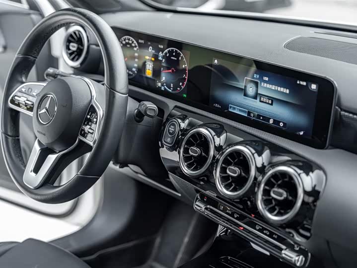 Фото 20 - Mercedes-Benz A-Class