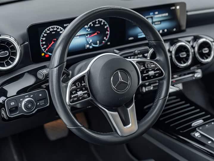 Фото 25 - Mercedes-Benz A-Class