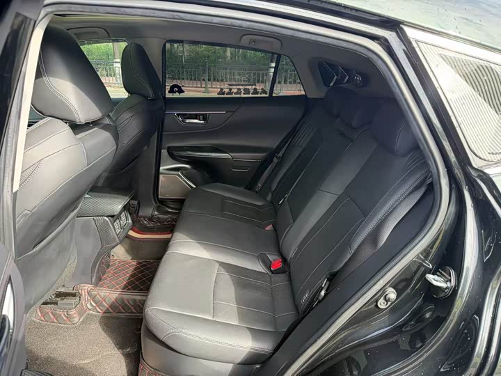 Фото 7 - Toyota Harrier