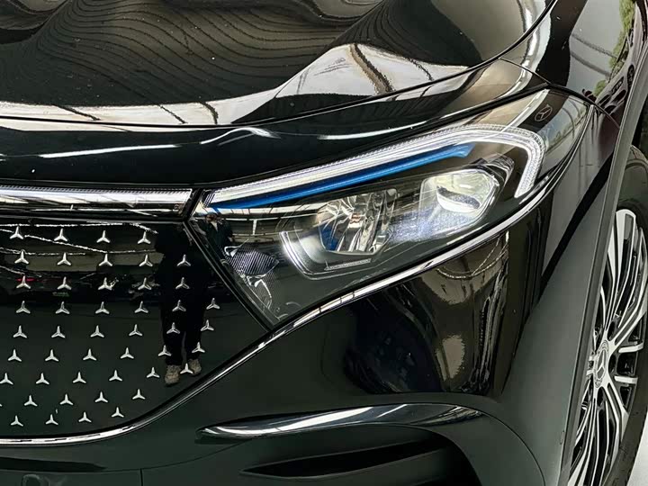 Фото 4 - Mercedes-Benz EQB