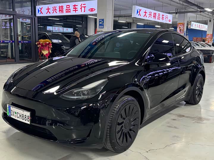 Фото 1 - Tesla Model Y